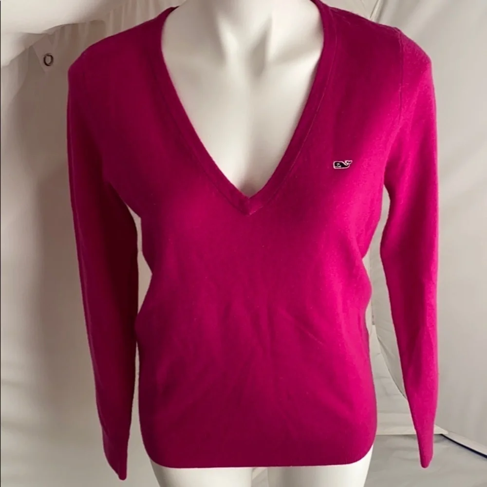 Vineyard Vines magenta v-neck sweater M